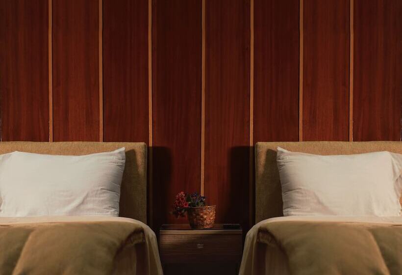 اتاق استاندارد سه تخته با سرویس بهداشتی مشترک, Holy Sheet Hostel