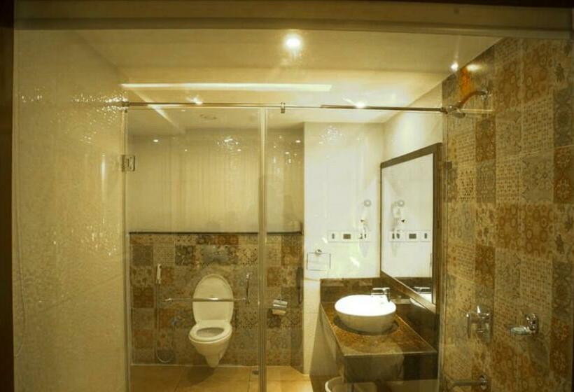 Club Room King Bed, Preethi International