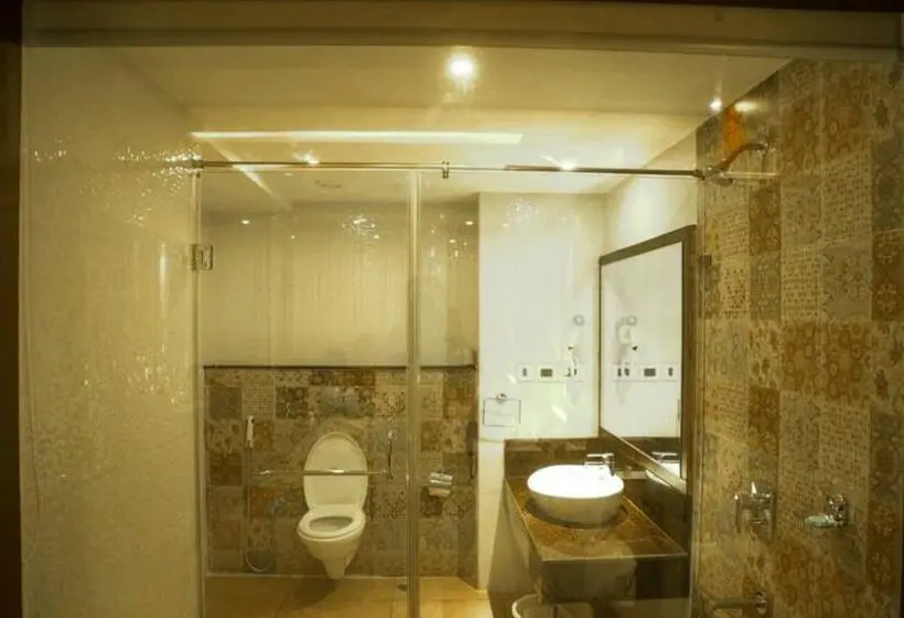 Quarto Club Cama King, Preethi International