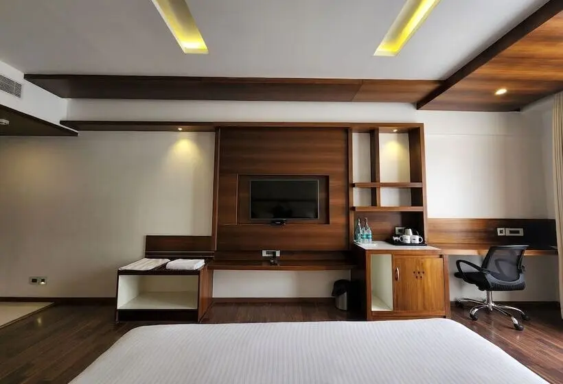 Quarto deluxe, Preethi International