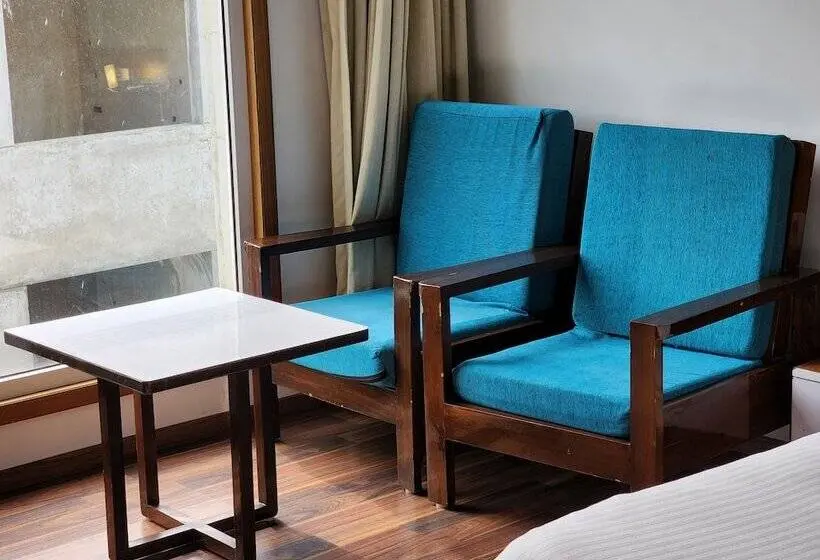 Quarto deluxe, Preethi International