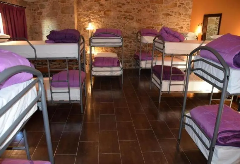 Vuode Makuusalissa, O Cabanel Albergue Bar