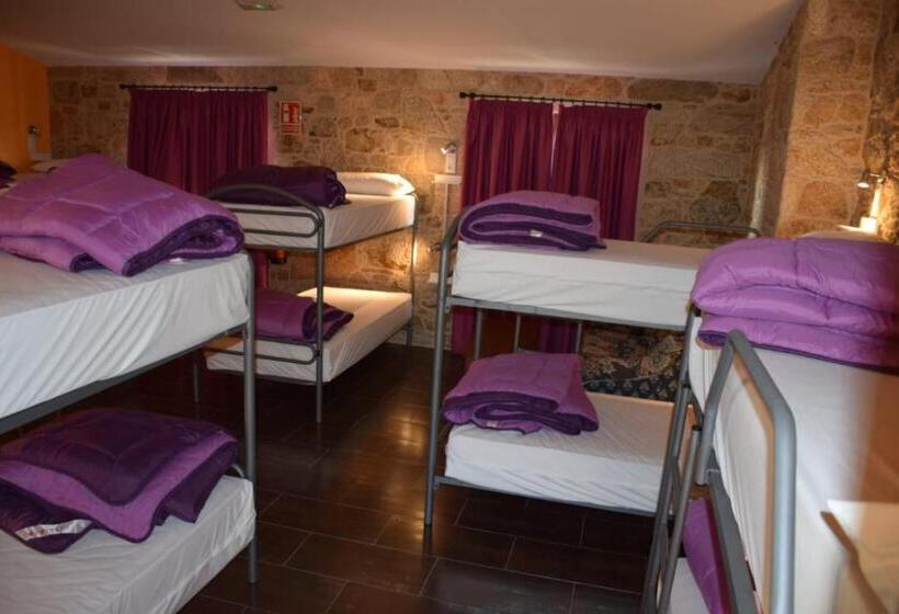 ルームシェアのワンベッド, O Cabanel Albergue Bar