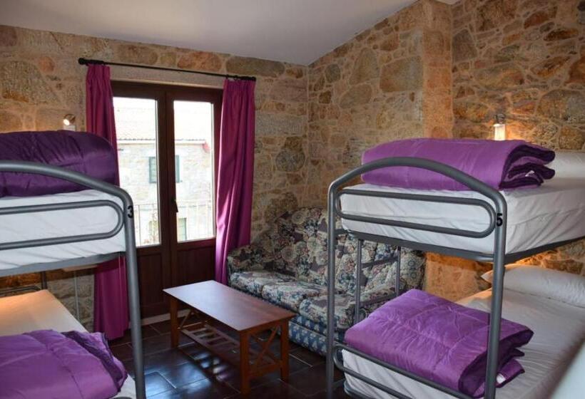 ルームシェアのワンベッド, O Cabanel Albergue Bar