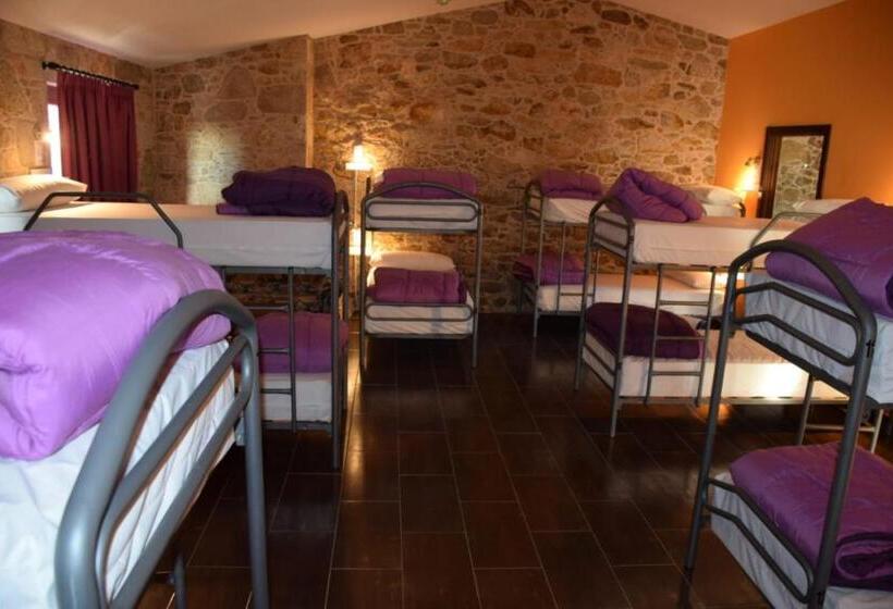 ルームシェアのワンベッド, O Cabanel Albergue Bar