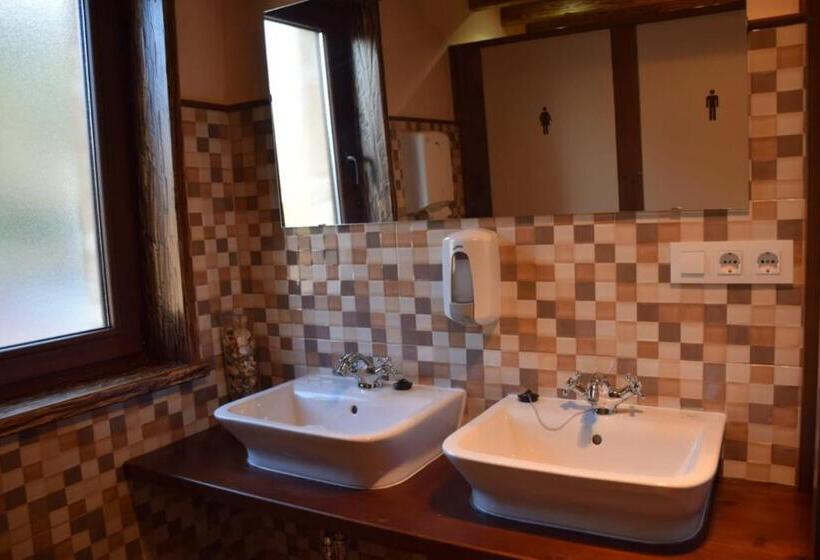 ルームシェアのワンベッド, O Cabanel Albergue Bar