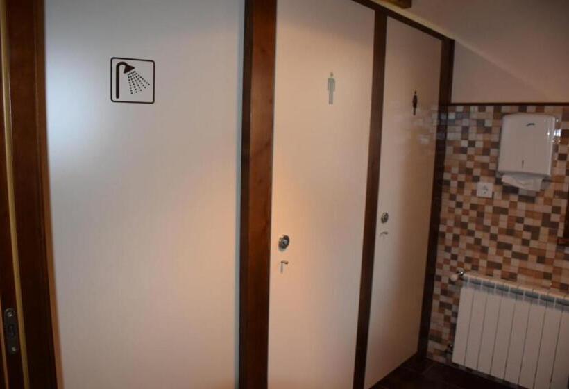 تختخواب در اتاق مشترک, O Cabanel Albergue Bar