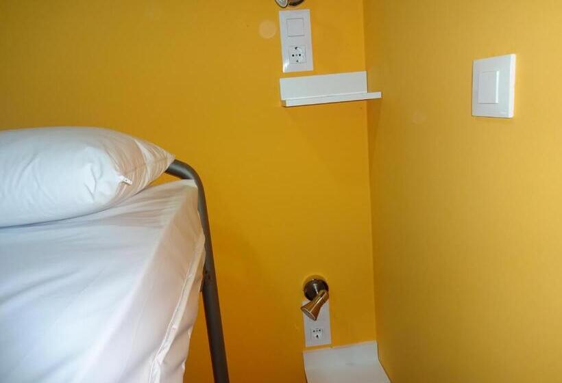 ルームシェアのワンベッド, O Cabanel Albergue Bar