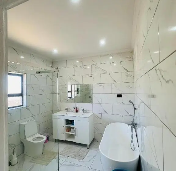 اتاق استاندارد با تخت بزرگ, Private Entrance Room Behind Out Of Africa