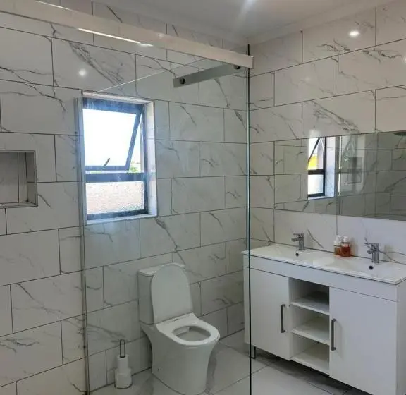 اتاق استاندارد با تخت بزرگ, Private Entrance Room Behind Out Of Africa
