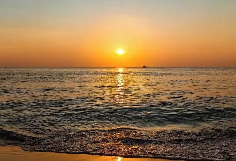 اتاق لوکس با بالکن, Cosi Beach Hotel Phu Quoc