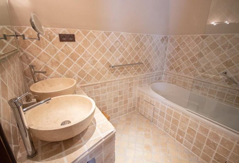 סוויטה משפחתית, Chateau De Druon