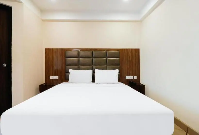 Deluxe Kolmen Hengen Huone, Collection O Edassery Resort