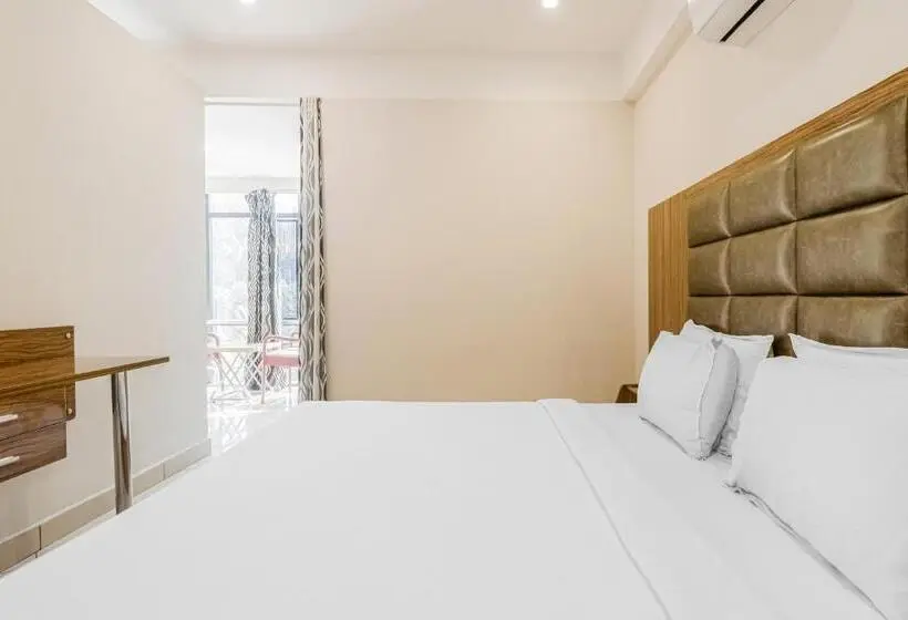 Classic Kolmen Hengen Huone, Collection O Edassery Resort