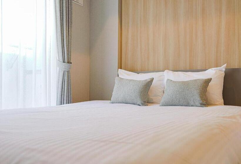 Номер Стандарт, Nico