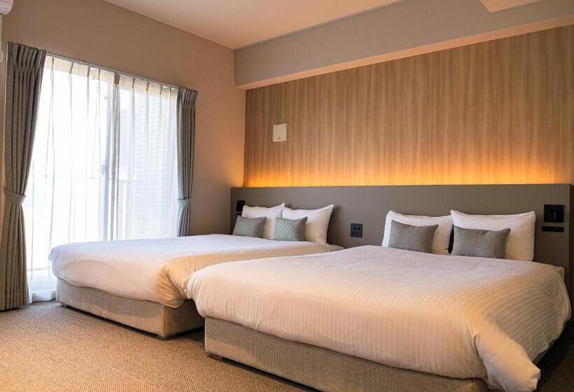 Номер Deluxe, Nico