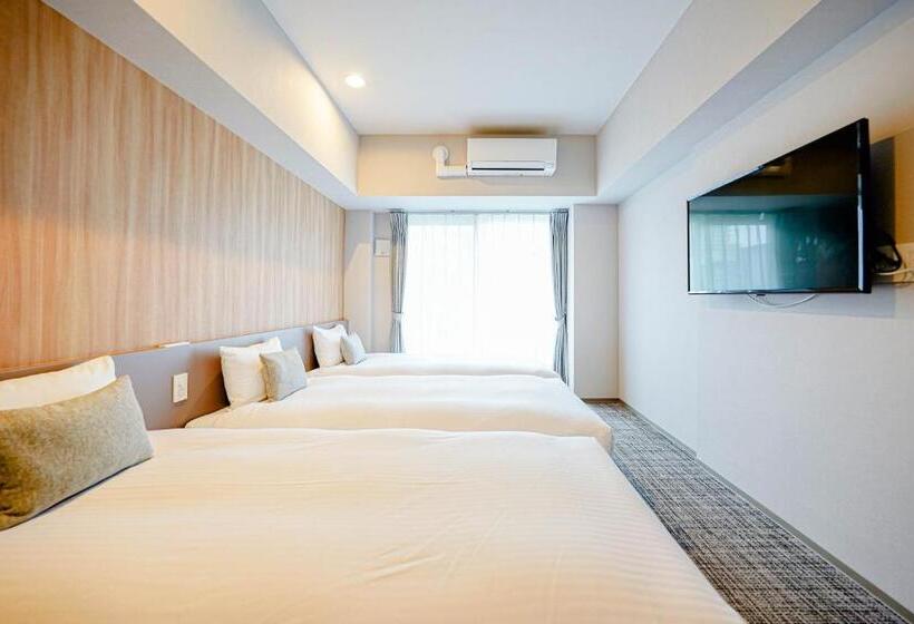 Трехместный Номер Deluxe, Nico