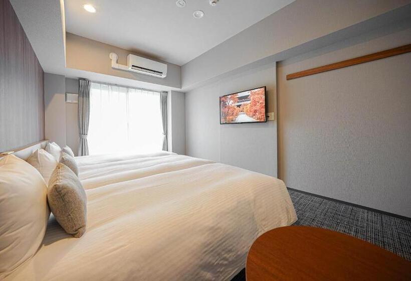 Трехместный Номер Deluxe, Nico