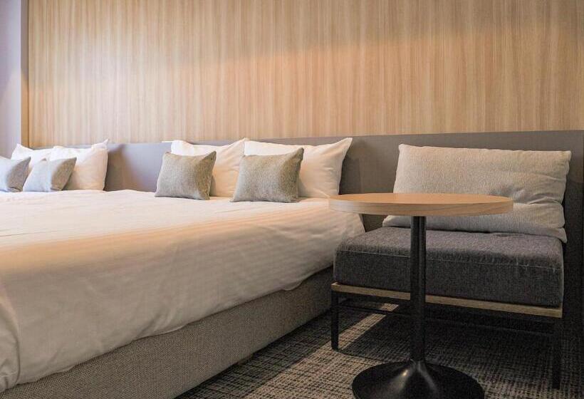 Номер Стандарт, Nico