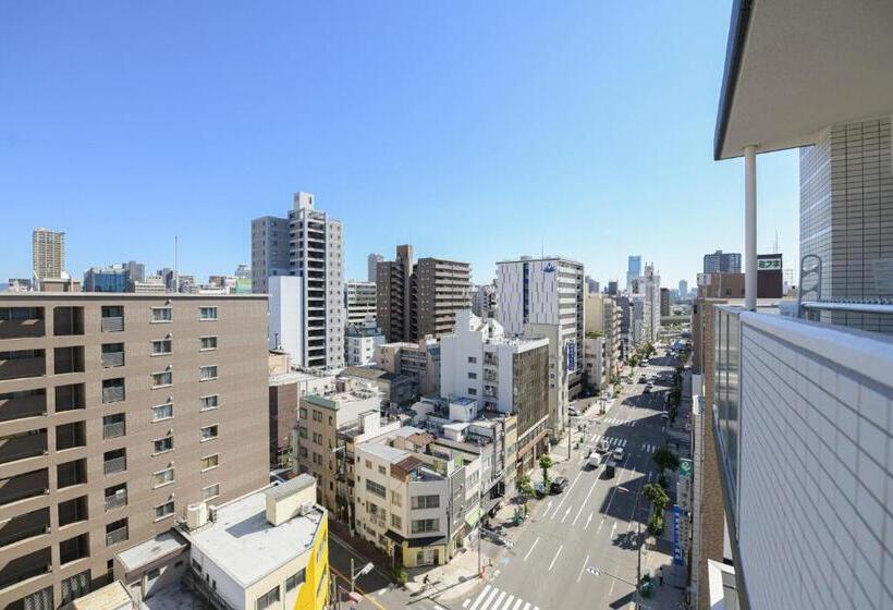 Номер Deluxe, Nico