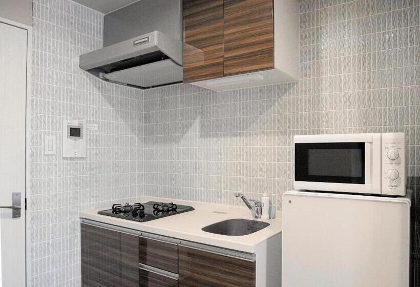 Номер Deluxe, Nico