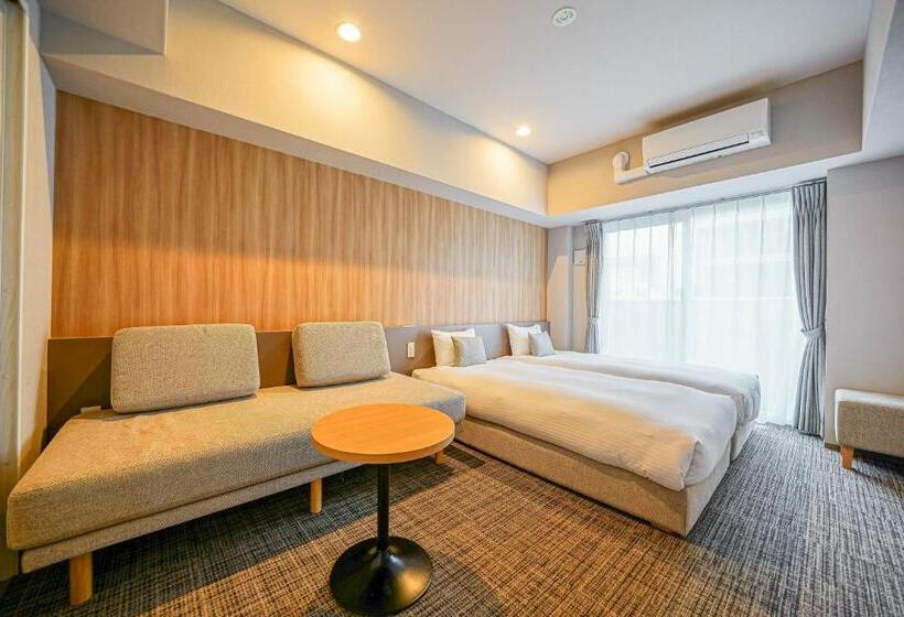 Трехместный Номер Deluxe, Nico