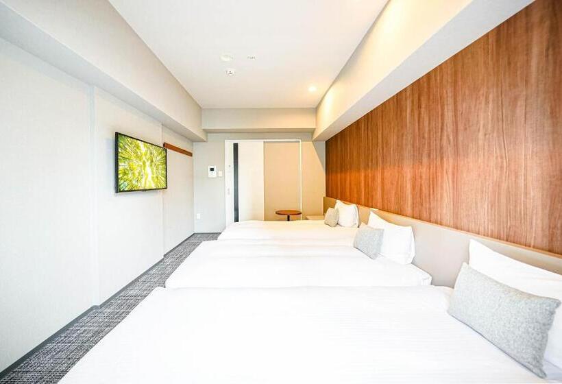 Трехместный Номер Deluxe, Nico