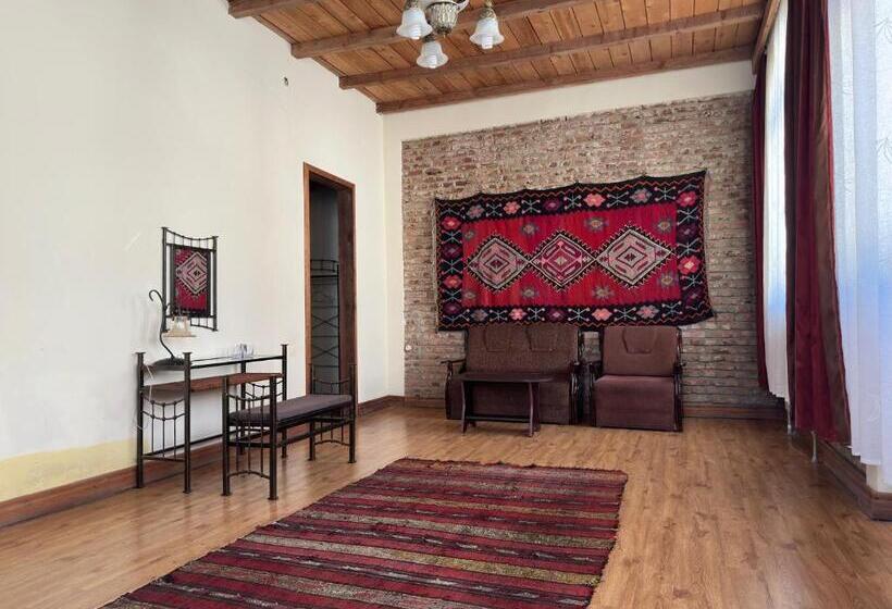 اتاق لوکس, Old Sighnaghi