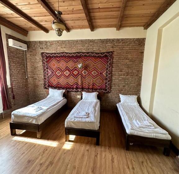 غرفة قياسية ثلاثية, Old Sighnaghi