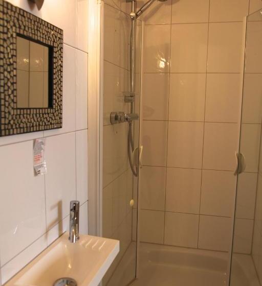 Номер Стандарт Вид на Озеро, Bacchus Wine & Bites