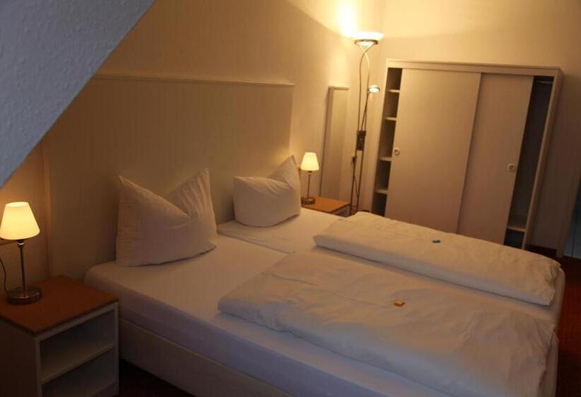 Номер Стандарт Вид на Озеро, Bacchus Wine & Bites