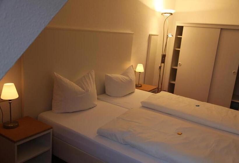 Номер Стандарт Вид на Озеро, Bacchus Wine & Bites