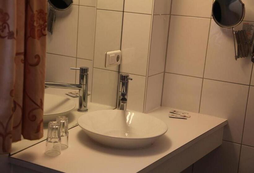 Номер Стандарт, Bacchus Wine & Bites