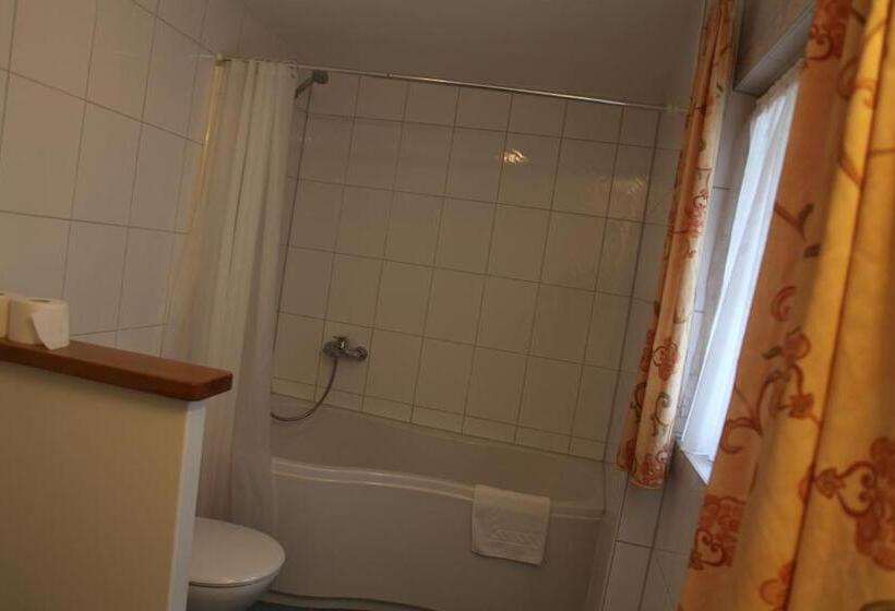 Номер Стандарт, Bacchus Wine & Bites