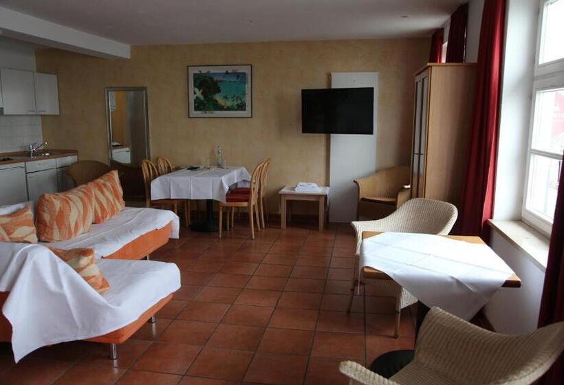 Семейный Номер, Bacchus Wine & Bites