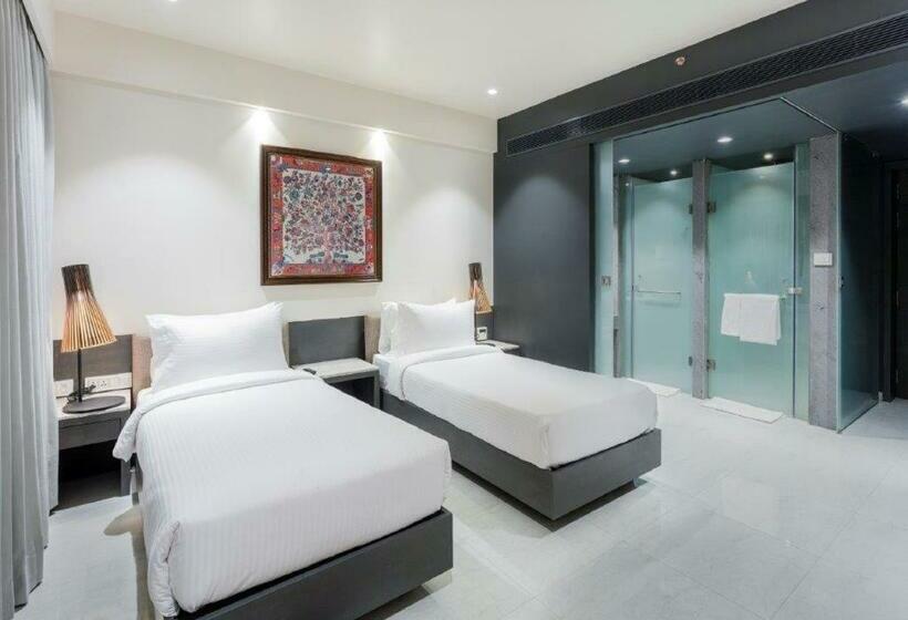 חדר דלוקס, Binori