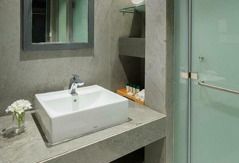 חדר דלוקס, Binori