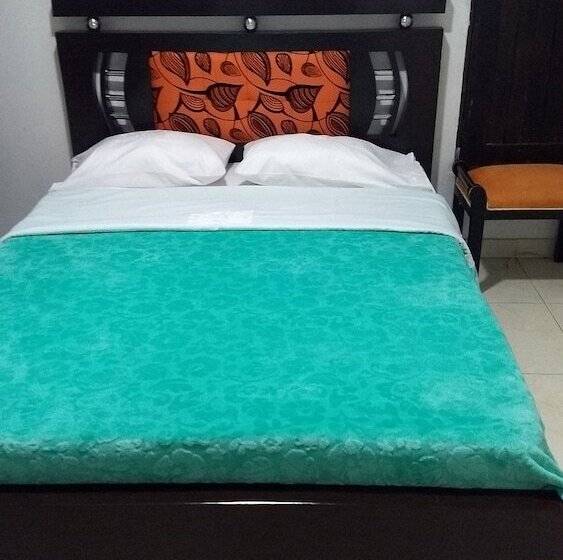 带双人床的基本房间, Los Angeles