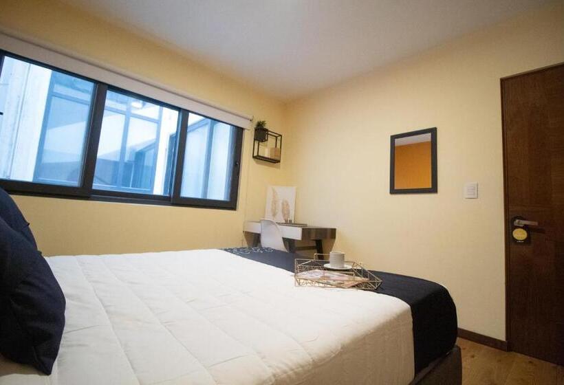 Quarto Estandar Banheiro Compartilhado, Singular Sócrates