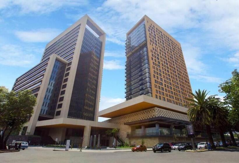 Quarto Estandar Individual Banheiro Compartilhado, Singular Sócrates