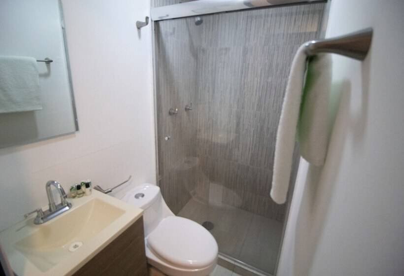 Quarto Estandar Banheiro Compartilhado, Singular Sócrates