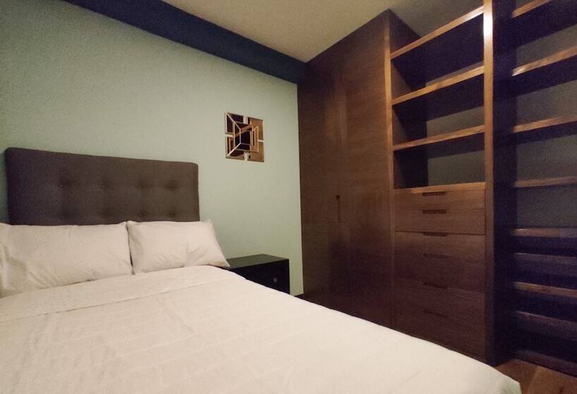 Quarto Estandar Banheiro Compartilhado, Singular Sócrates