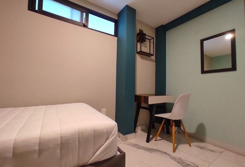 Quarto Estandar Banheiro Compartilhado, Singular Sócrates