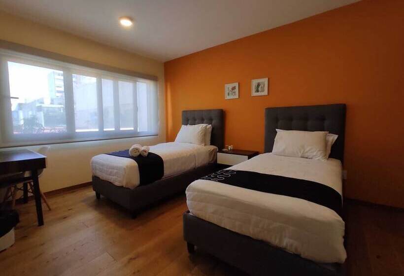 Quarto Estandar Banheiro Compartilhado, Singular Sócrates