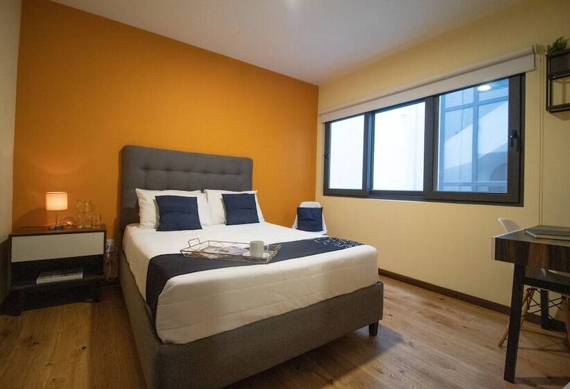 Quarto Estandar Banheiro Compartilhado, Singular Sócrates