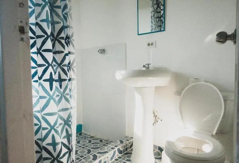 اتاق استاندارد, The Corner Hostel