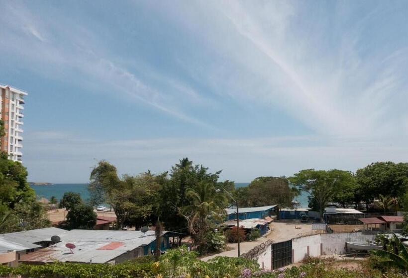 חדר סטנדרט נוף לים עם מרפסת, The Corner Hostel