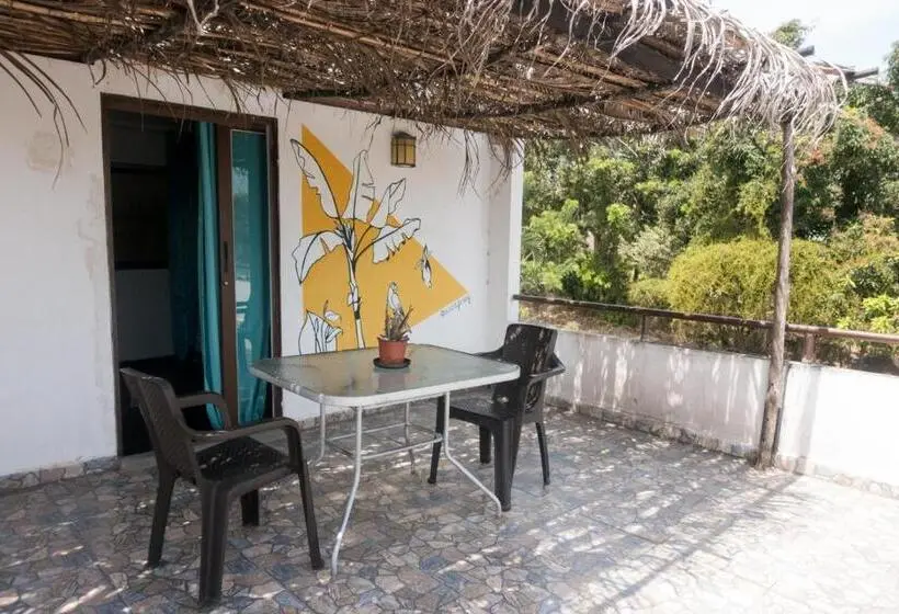 اتاق استاندارد با بالکن و چشم‌انداز دریا, The Corner Hostel