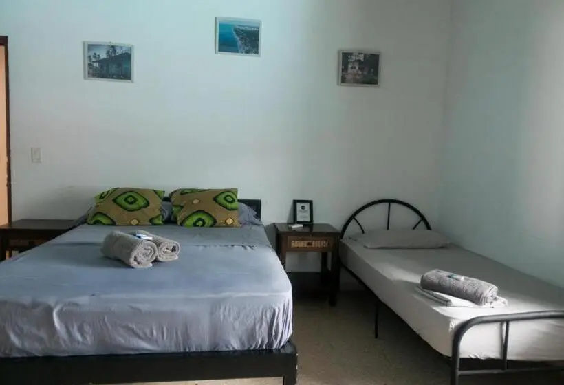 اتاق استاندارد سه نفره, The Corner Hostel