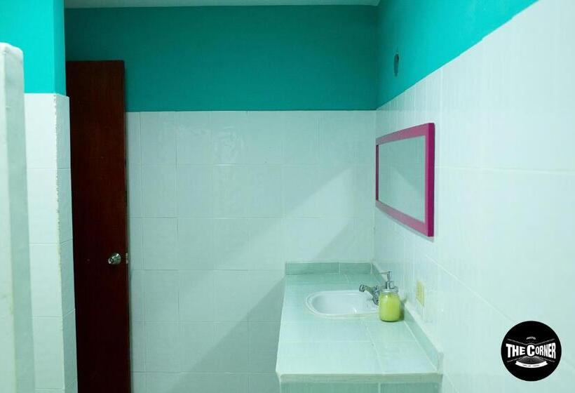 חדר סטנדרט, The Corner Hostel